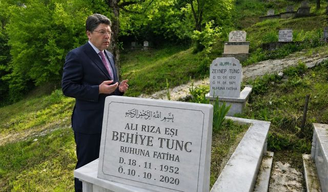 Yılmaz Tunç Bartın’da Önce Annesini Anıp Sonra Şehit Aileleriyle Buluştu