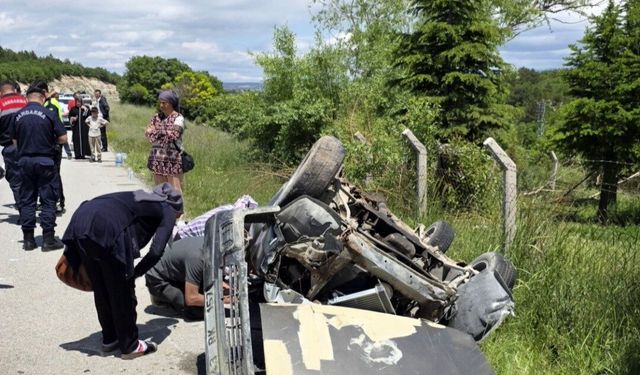 Kontrolden Çıkan Araç İşletme Duvarına Çarptı: 4 Yaralı
