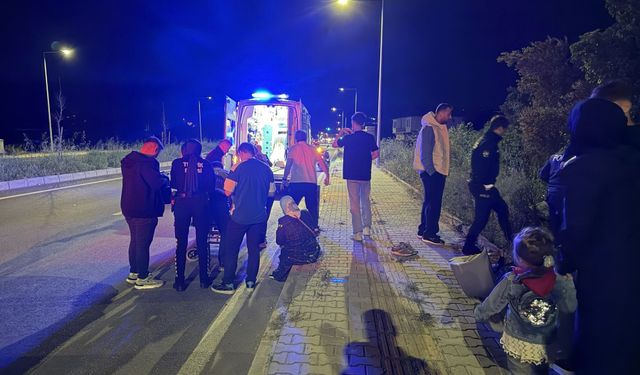 Bursa'da Kontrolden Çıkan Araç Zeytinliğe Devrildi: 4 Yaralı