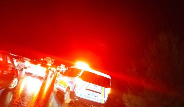 Osmaneli'de Dere Taştı: Köy Yolu Tek Şeride Düştü