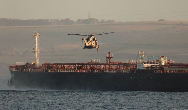 İngiliz komandolarından Manş Denizi'nde Rus tankerine baskın