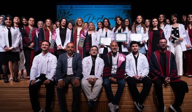 Anadolu Üniversitesinin İlk Diyetisyenleri Meslek Yemini Etti