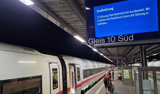 Almanya'da demir yolu ağı çöktü Tren seferleri durdu