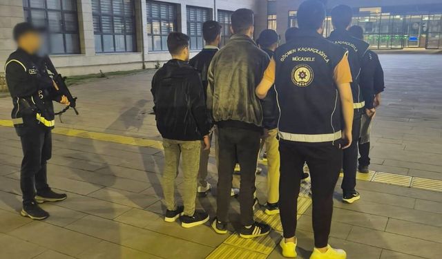 Afyonkarahisar'da Yasa Dışı Göçe Darbe: 8 Düzensiz Göçmen Yakalandı, Organizatör Yakalandı