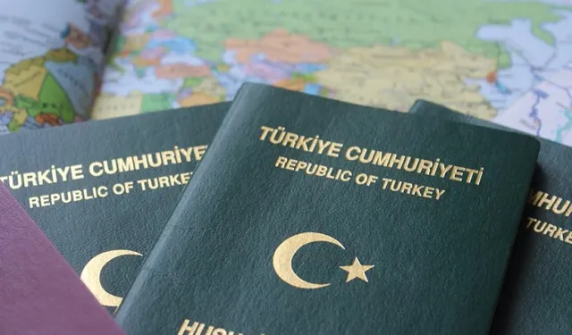 Yeşil Pasaportta "Vizesiz Giriş" İptal Mi? Açıklama Geldi!