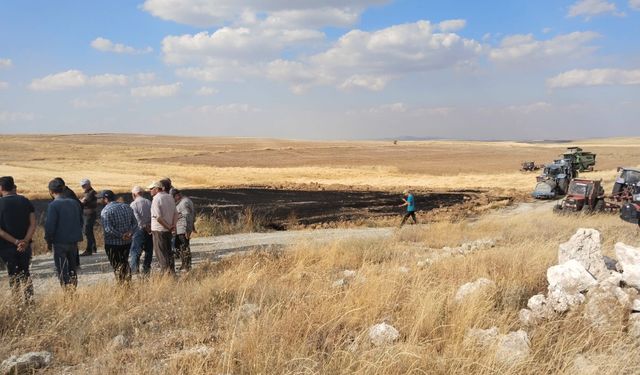 Biçerdöver alev açtı: 25 dekarlık tarım arazisi yandı