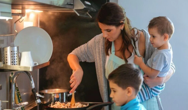 Aynı hareketi sürekli yapmak omurgayı yıpratıyor