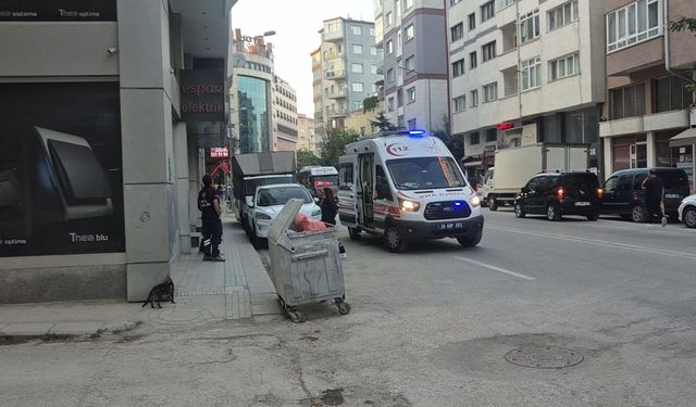 Vatan Caddesi'nde sokak ortasında kolonya içen kişi yere yığıldı