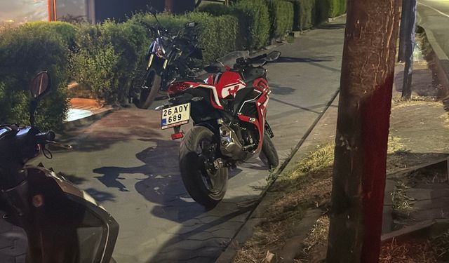 Önüne köpek çıkan motosikletli kaza yaptı, ambulansı reddetti