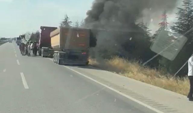 Eskişehir'de Tır Yolda Alev Aldı