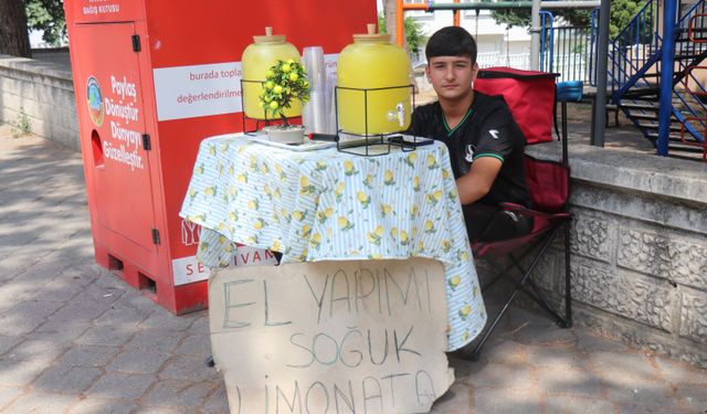 14 Yaşındaki Buğra Limonata Satıp Asgari Ücretin Üç Katını Kazandı