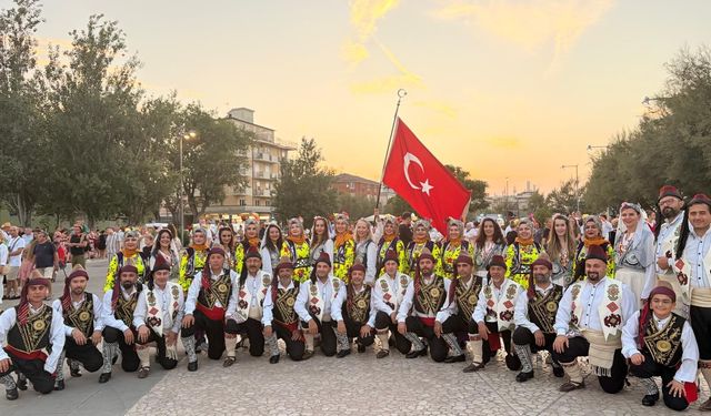 Anadolu Üniversitesi Halk Dansları Topluluğu İtalya'da Türkiye'yi Temsil Etti