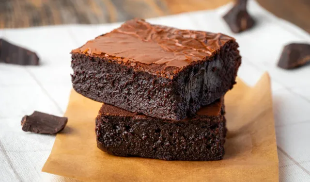 Tam Kıvamında ve Ağızda Eriyen Gerçek Brownie Tarifi