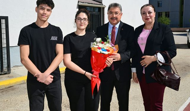 Vali Dr. Erdinç Yılmaz Lise Öğrencileriyle Buluştu