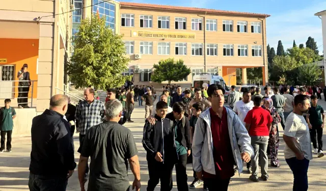 Manisa'da lise önünde silahlı saldırı