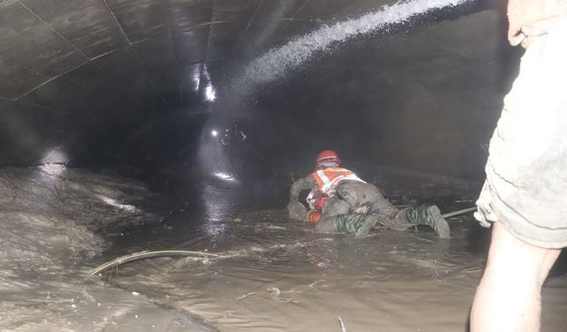 Nepal'de Tünelde Mahsur Kalan 2 İşçi 10 Gün Sonra Kurtarıldı
