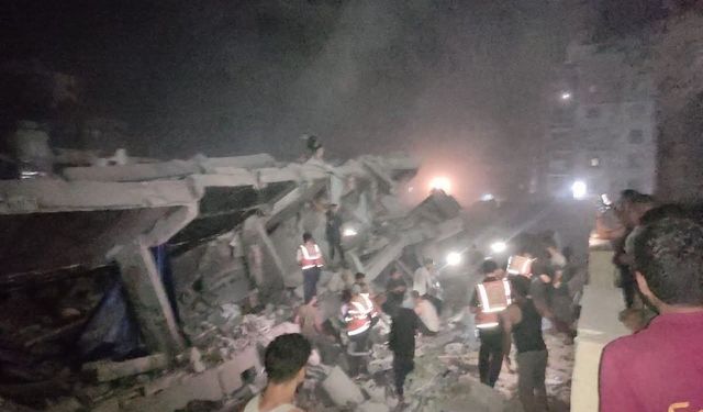 Gazze'de Hasarlı Binanın Çökmesi Sonucu En Az 8 Kişi Öldü