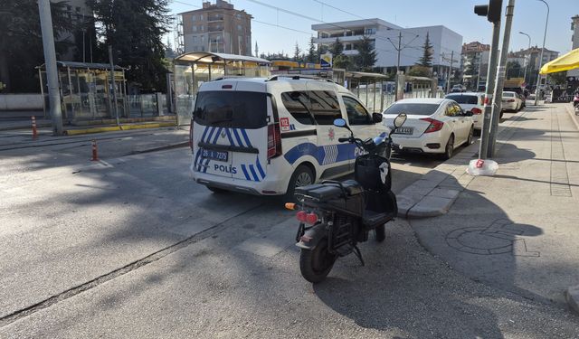 Eskişehir'de Elektrikli Bisikletliye Çarpan Sürücü Kaçtı
