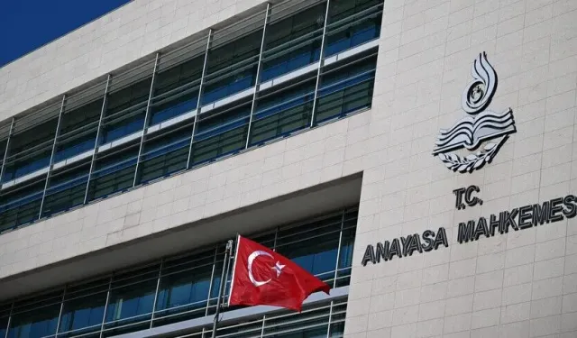 AYM, Yeni Partiye 1 Ay Savunma Süresi Tanıdı