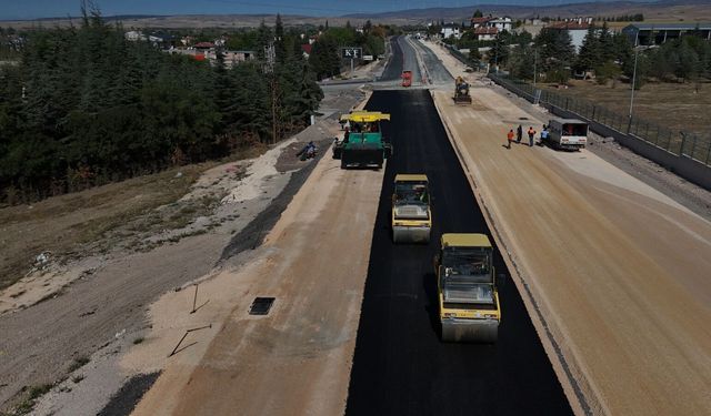 Eskişehir Büyükşehir Belediyesi'nden 100. Yıl Bulvarı'nda Kapsamlı Asfalt Çalışması
