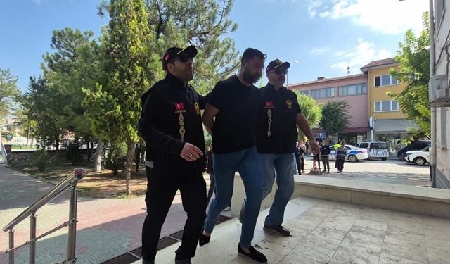 Çifteler'deki Cinayette Ağabeyinin de Olduğu 3 Zanlı Adliyede