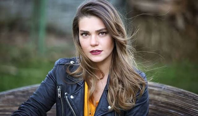 Aslı Enver ve Ailesi Türkiye’den Taşınarak Prag’a Yerleşiyor