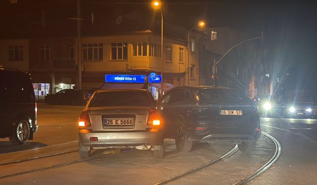Gültepe Mahallesi'nde Kaza: 2 Kişi Yaralandı