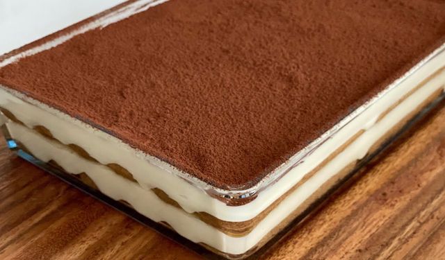 Kolay Tiramisu Tarifi: Kedi Dili Bisküvi ile Pratik Tatlı