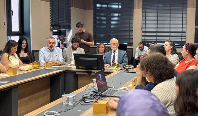 İl Sağlık Müdürü Yaşar Bildirici Dereceye Giren Sağlık Çalışanlarına Belgelerini Verildi