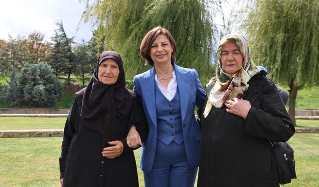 Başkan Ayşe Ünlüce, Alpu'dan gelen kadınları Eskişehir'de ağırladı