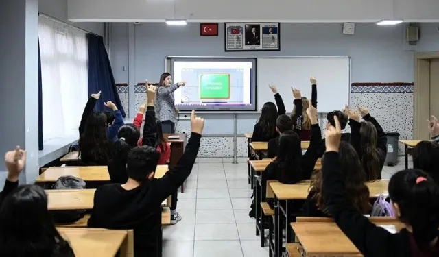 Türkiye’de Eğitimde Kalma Süresi Açıklandı!