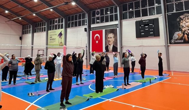 Sivrihisar'da Sağlıklı Yaşam Hamlesi: 57 Kadın Aynı Anda Sporda Buluştu!