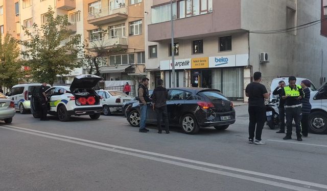 Eskişehir'de otomobile arkadan çarpan 16 yaşındaki motosikletli yaralandı!