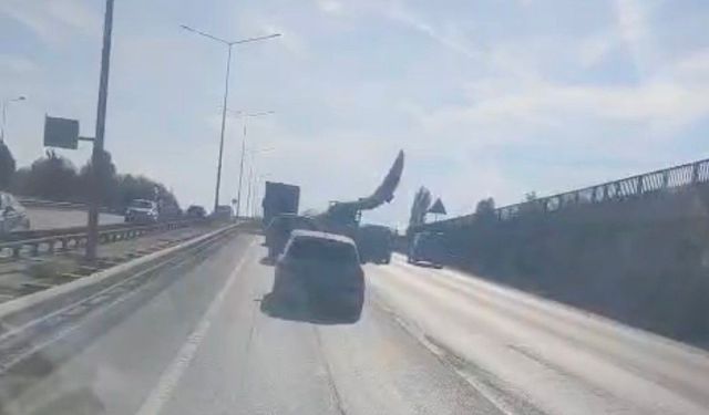 Eskişehir Çevreyolunda Dev Türbin Kanadı Trafiği Kilitledi