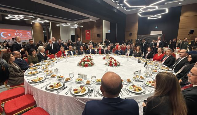 Eskişehir Valiliği’nden Görkemli Cumhuriyet Resepsiyonu
