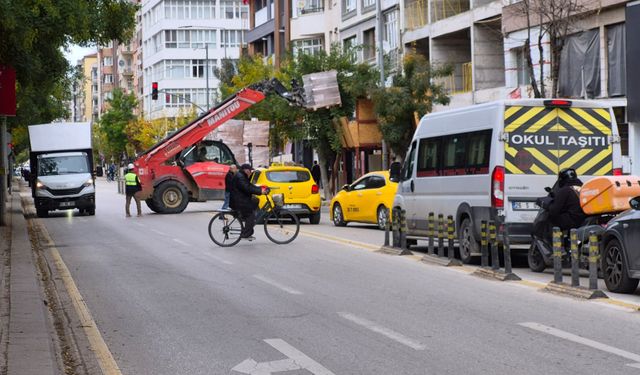 Eskişehirde İnşaat Malzemesi Sevkiyatı Trafiği Kilitledi