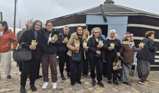 Başkan Ayşe Ünlüce'den kadın çiftçilere anlamlı jest