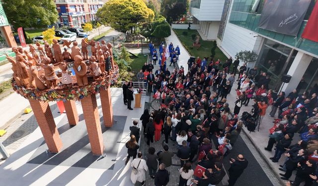 Türkiye’nin İlk Atatürk Temalı Kolektif Anıtı Eskişehir’de Açıldı!