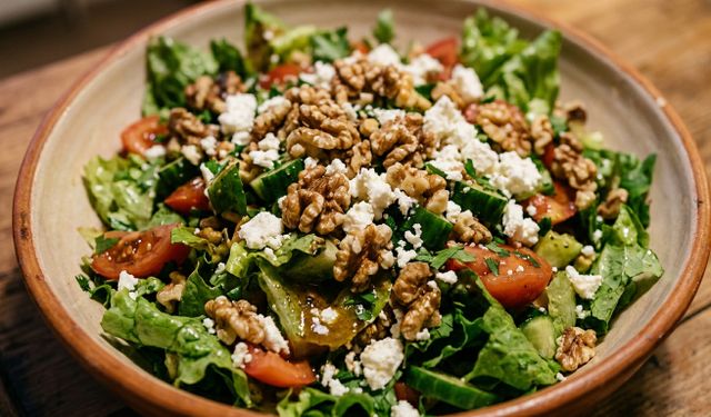 Nefis ve Pratik Akşam Yemeği Salatası Tarifi