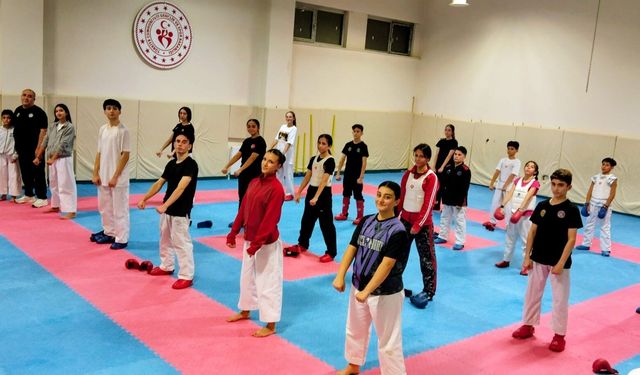 Eskişehir Gençlik ve Spor İl Müdürlüğü'nden karateye yoğun ilgi