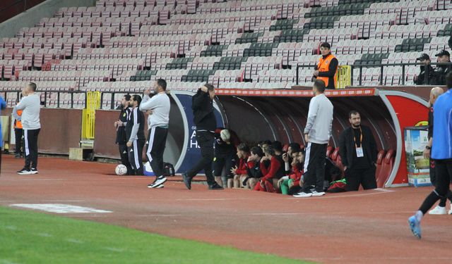 Hakan Şapcı Sinirlerine Hâkim Olamadı
