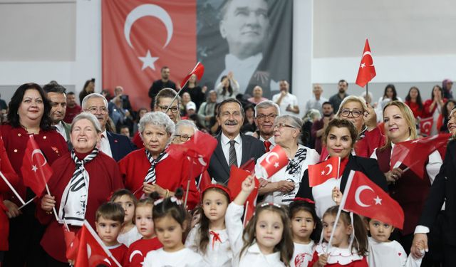 Tepebaşı’nda Cumhuriyet Coşkusu Üç Nesli Bir Araya Getirdi!