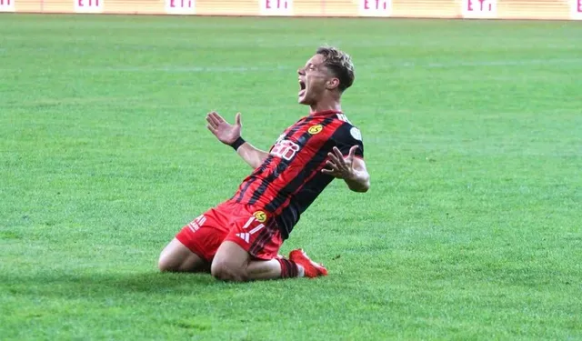 Kulet Sağ Bekte Görev Yaptı