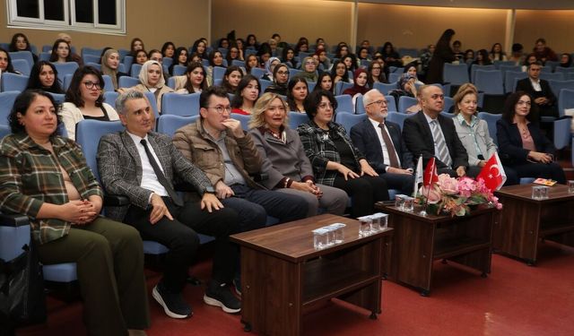 ESOGÜ'lü öğrenciler 'Normal Doğum' etkinliğinde Kahoot yarışmasıyla eğlendi!