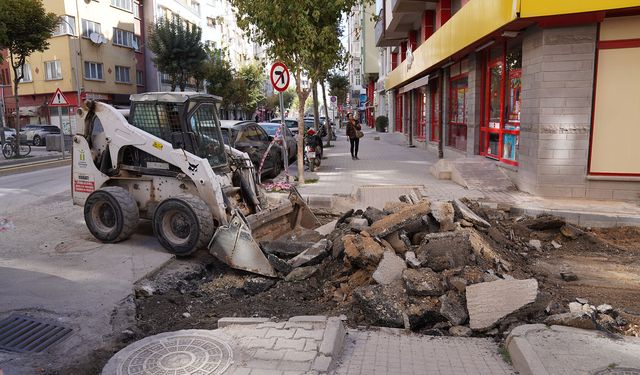 Yenimahalle’de asfalt öncesi hazırlık çalışmaları tüm hızıyla sürüyor