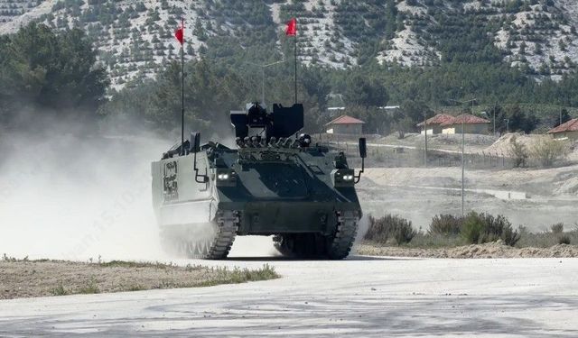 Türkiye’nin İlk Elektrikli Zırhlı Personel Taşıyıcısı Envanterde