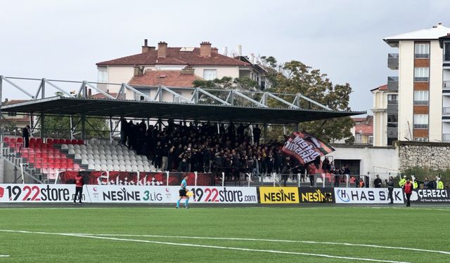Eskişehirspor taraftarı Akşehir'de takımı yalnız bırakmadı