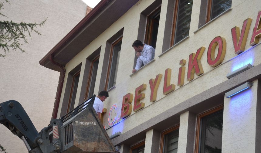 Beylikova Belediyesi tabelasına 'T.C.' ibaresi eklendi