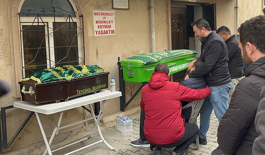 Yeliz öğretmen ve minik kızı gözyaşlarıyla son yolculuğuna uğurlandı