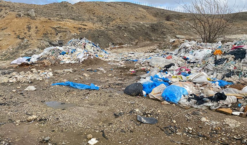 Duyarsız vatandaşlar boş arazileri çöplüğe çevirdi